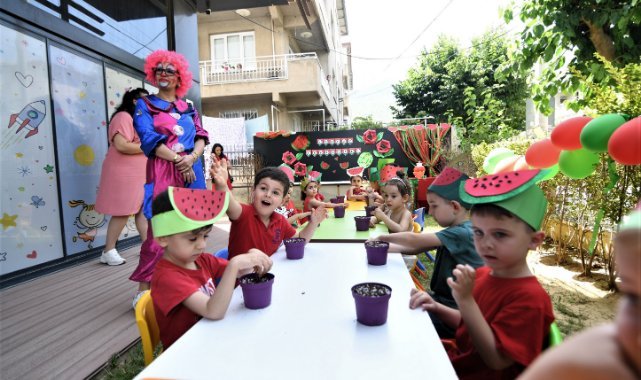 Bornovalı minikler Karpuz Festivali’nde eğlendi