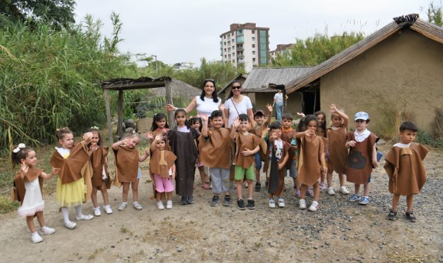 Bornovalı miniklerin karne heyecanı