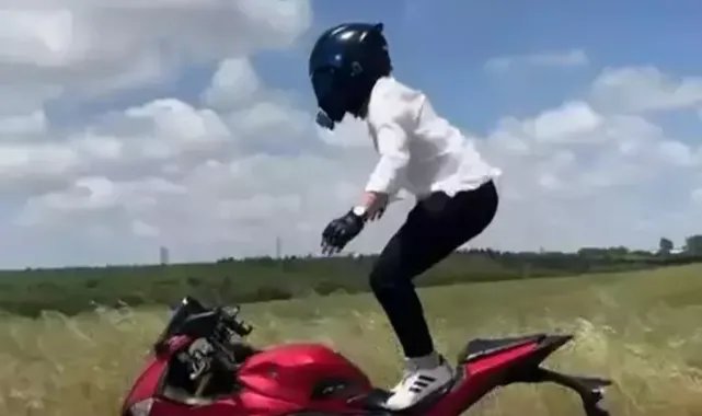 Büyükçekmece’de motosikletlinin tehlikeli yolculuğu