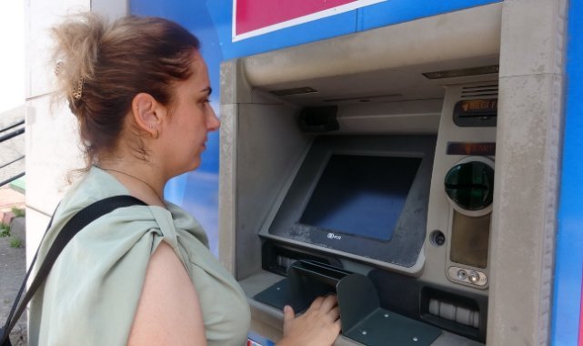 Denizbank ATM’sinden ödeme yapmak isterken hırsızın hedefi oldu