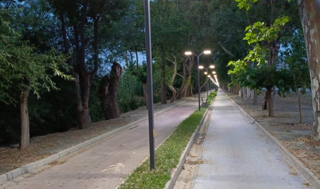 Dutlu yol'un zarar gören aydınlatma direkleri yenilendi