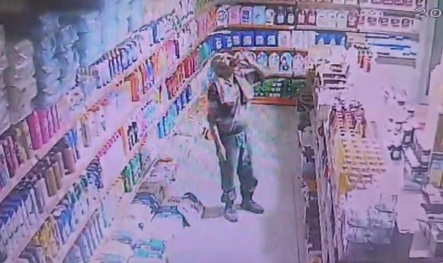 Duvarı delip markete girdi, yakalanınca "Ben değilim" dedi