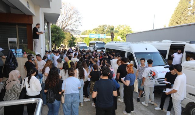 Efes Selçuk Belediyesi'nden sınav günü ulaşım desteği