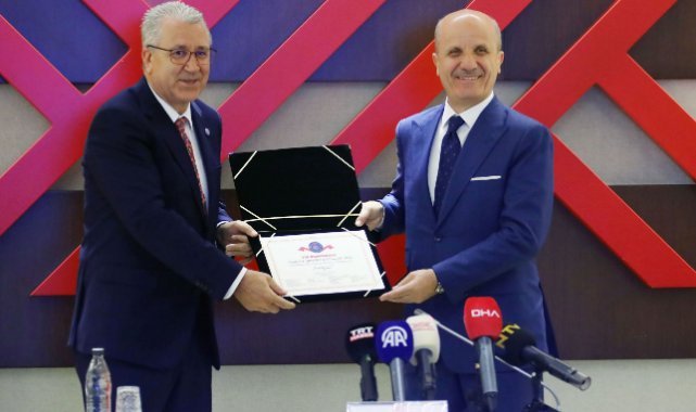 Engelsiz Üniversite ödüllerinde EÜ 14 bayrak 2 nişan kazandı