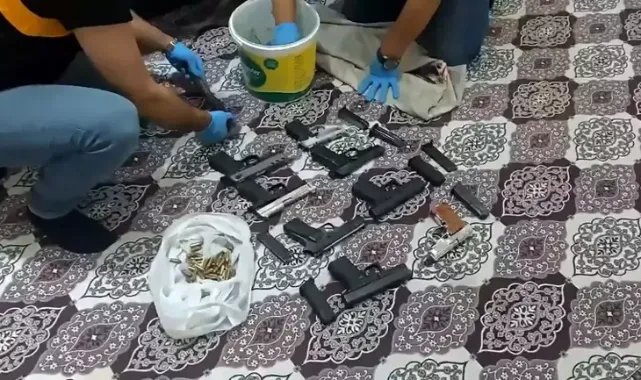 Evinde, çekyatın altında kovaya gizlenmiş 8 tabanca ele geçirilen şüpheli: Silaha merakım vardı