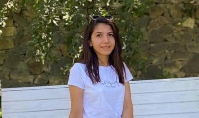 Fırtınanın devirdiği reklam panosunun altında kalan genç kız hayatını kaybetti