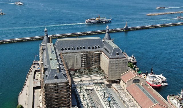 Haydarpaşa Garı’nı saran örtü kaldırıldı