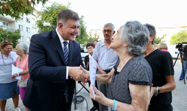 İzmir’de emeklilere su faturası, market ve kira desteği