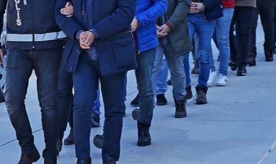 İzmir merkezli FETÖ operasyonunda 9 gözaltı