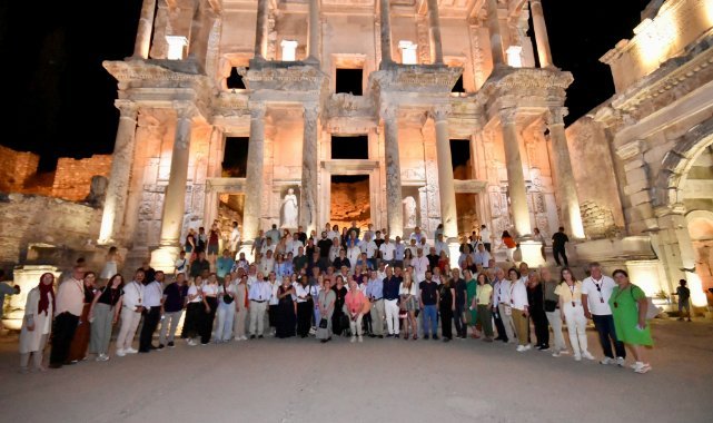 İZTO’dan Efes’e gece turu: Yıldızların altında tarih yolculuğu