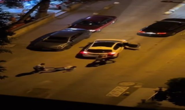 Kadıköy’de sürücülerin tekmeli yumruklu kavgası