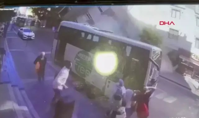 Küçükçekmece'de bina çöktü