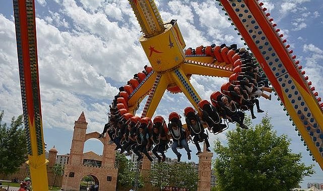 Lunaparkta faciadan dönüldü