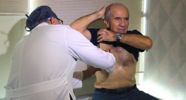 Milli tenisçinin göğsünden 12 santimlik dev kitle çıkarıldı