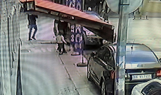 Park yapmak için engel gördüğü esnafın üzerine aracını sürdü