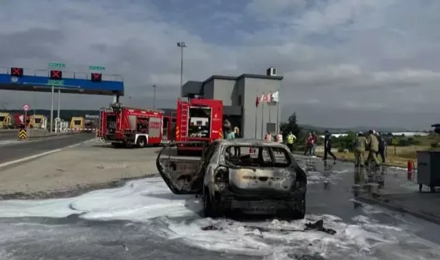 Pendik Kuzey Marmara Otoyolu'nda otomobil alev alev yandı
