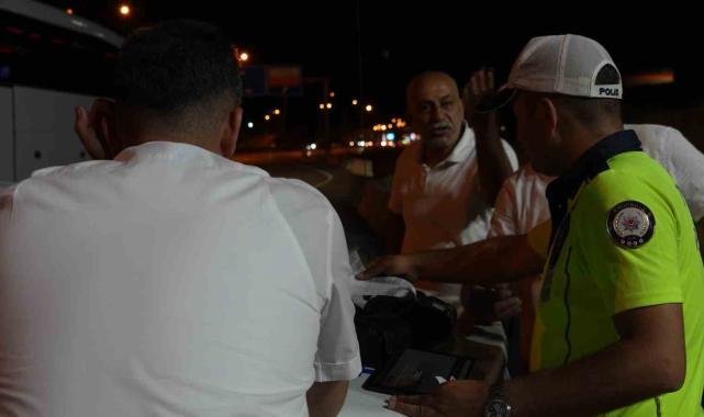Polisin "sabır" sınavı: Otobüs şoförü ehliyetini vermemek için dakikalarca dil döktü