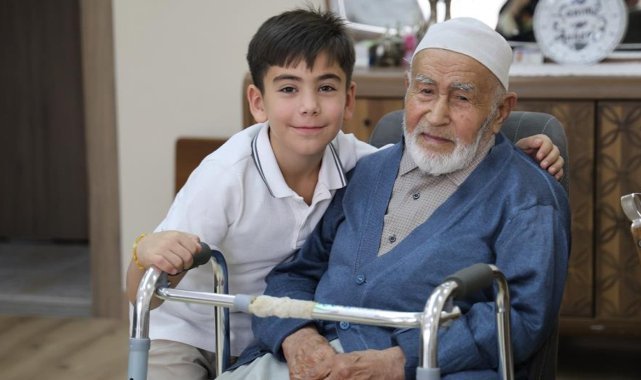 108 yaşındaki Kadir dede "Türkçe ezan" baskısını anlattı
