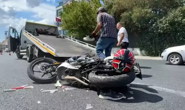 Avcılar'da motosiklet çekiciye çarptı; baba ile oğlu öldü