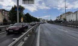 Avcılar’da tır yoldan çıktı: E5 Karayolu trafiğe kapatıldı