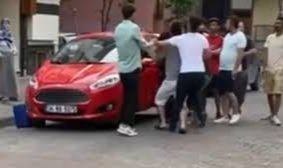Bahçelievler'de otopark kavgasında tekme ve yumruklar havada uçuştu