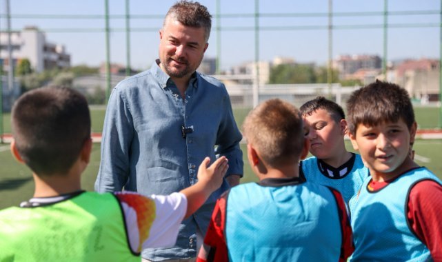 Başkan Görkem Duman, futbol kurslarını ziyaret etti
