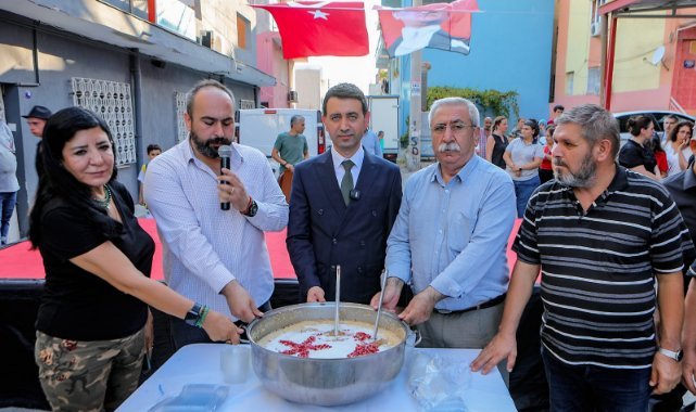 Bayraklı'da aşure bereketi