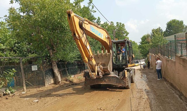 Bursa’daki sel; 600'ün üzerinde ihbar yapıldı, suya kapılan 5 araç zarar gördü