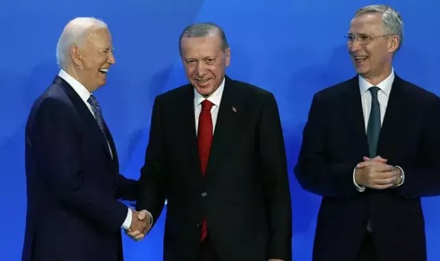 Cumhurbaşkanı Erdoğan, NATO Aile Fotoğrafı çekimine katıldı