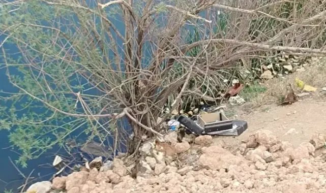 Dere kenarında bazanın içinde battaniyeye sarılı erkek cesedi bulundu