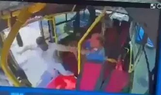 Dolmuş şoförü trafikte darbedildi