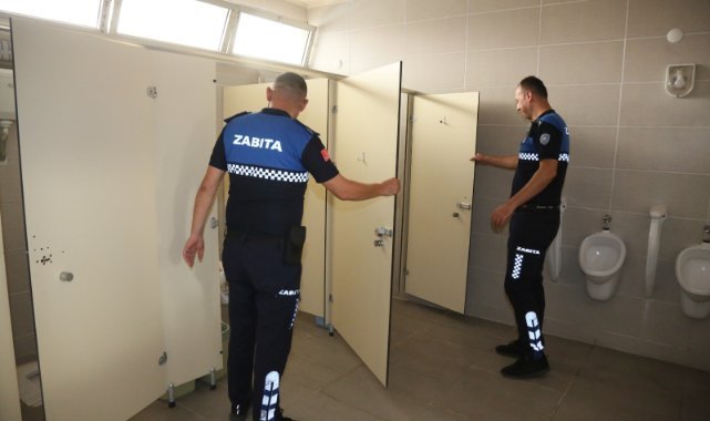 Efes Selçuk'ta zabıta ekipleri denetimleri artırdı: Umumi tuvaletler ve işletmelerin wc'leri denetlendi