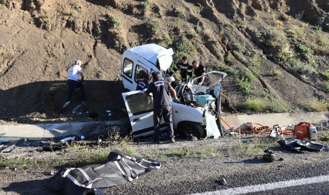 Erzurum’da ambulans ile hafif ticari araç çarpıştı