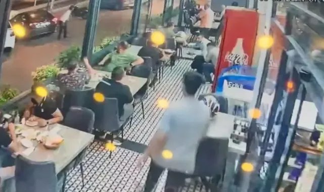 Esenyurt'ta motosikletli şüpheliler restorana ateş açtı