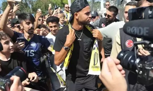 Fenerbahçe'de Youssef En-Nesyri 5 yıllık sözleşmeyi imzaladı