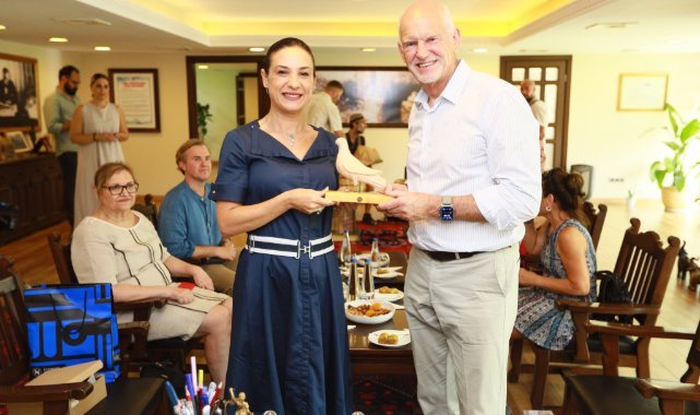 Filiz Başkan ve Yorgo Papandreou'dan dostluk mesajları