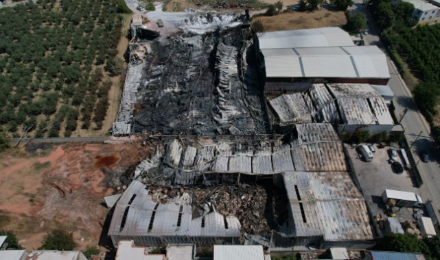 Hurdalar milyonluk fabrikaları küle çevirdi