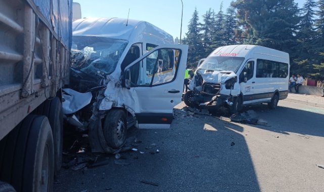 İşçi servisleri kafa kafaya çarpıştı