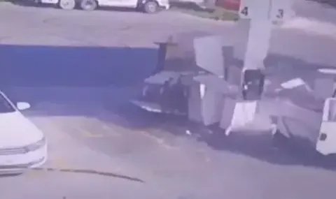 İstasyona giren cip, yakıt alan kamyonete çarptı