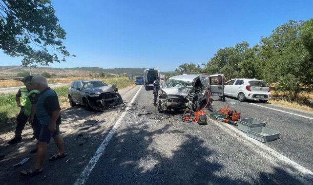 İzmir'deki kazada ağır yaralanan sürücü hayatını kaybetti