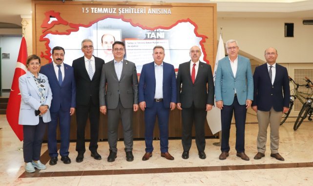 İzmir'Li Rektörler DEÜ'de buluştu: Ünivesiteli sayısı 207 bini geçti