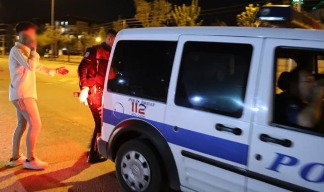 Kurusıkı tabancayla yakalandı, polis otosundaki yeri beğenmedi