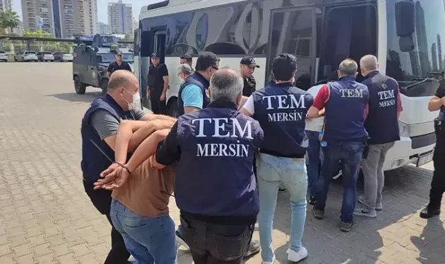 Mersin'de örgüt marşıyla halay çekip slogan atan 9 kişi adliyede