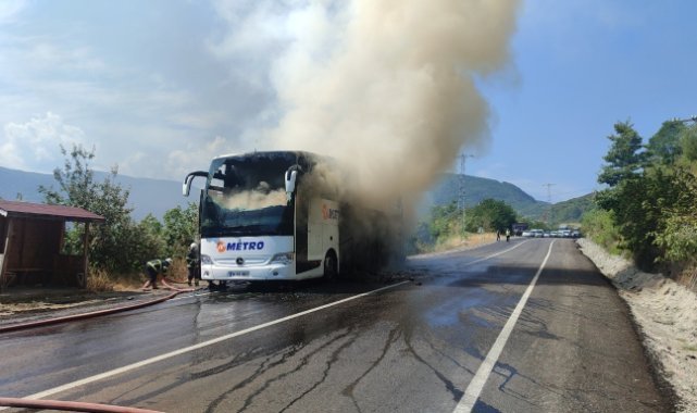 Metro Turizm’in Mercedes marka otobüsü alev alev yandı
