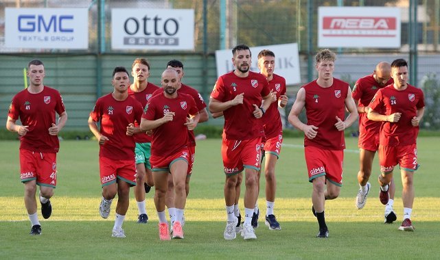 Mustafa Reşit Akçay: Mücadele etmeyenin takımda yeri yok
