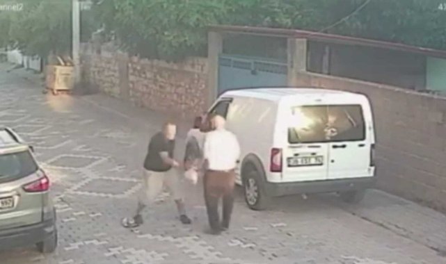 Önünü kestiği yaşlı adama önce tokat attı, ardından sopayla saldırdı