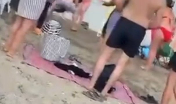 Plajda taciz iddiasıyla darbedildi, gözaltına alındı