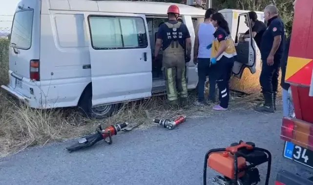 Silivri'de evin önündeki minibüsü kaçıran çocuklar kaza yaptı: 2 yaralı
