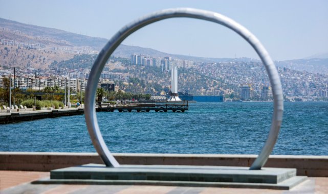 Simge yüzük Karşıyaka Nikah Sarayı’na geri döndü