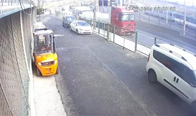 Sultangazi'de İETT otobüsü TIR'a çarptı